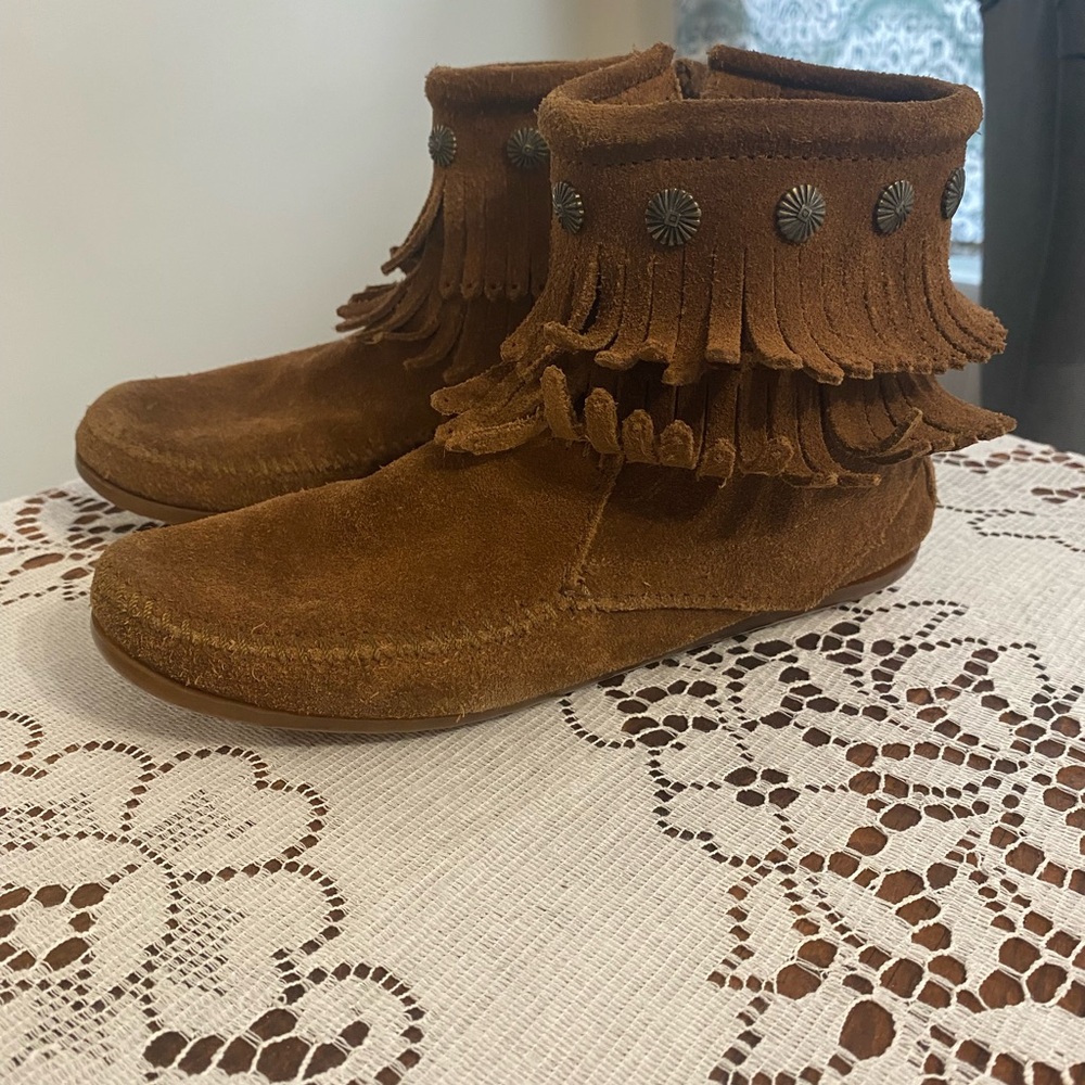 Minnetonka Brown leather moccasins booties fringe ankle boots shoes 5.5